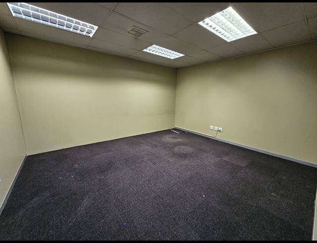 2,294M² WAREHOUSE TO LET IN COSMO BUSINESS PARK